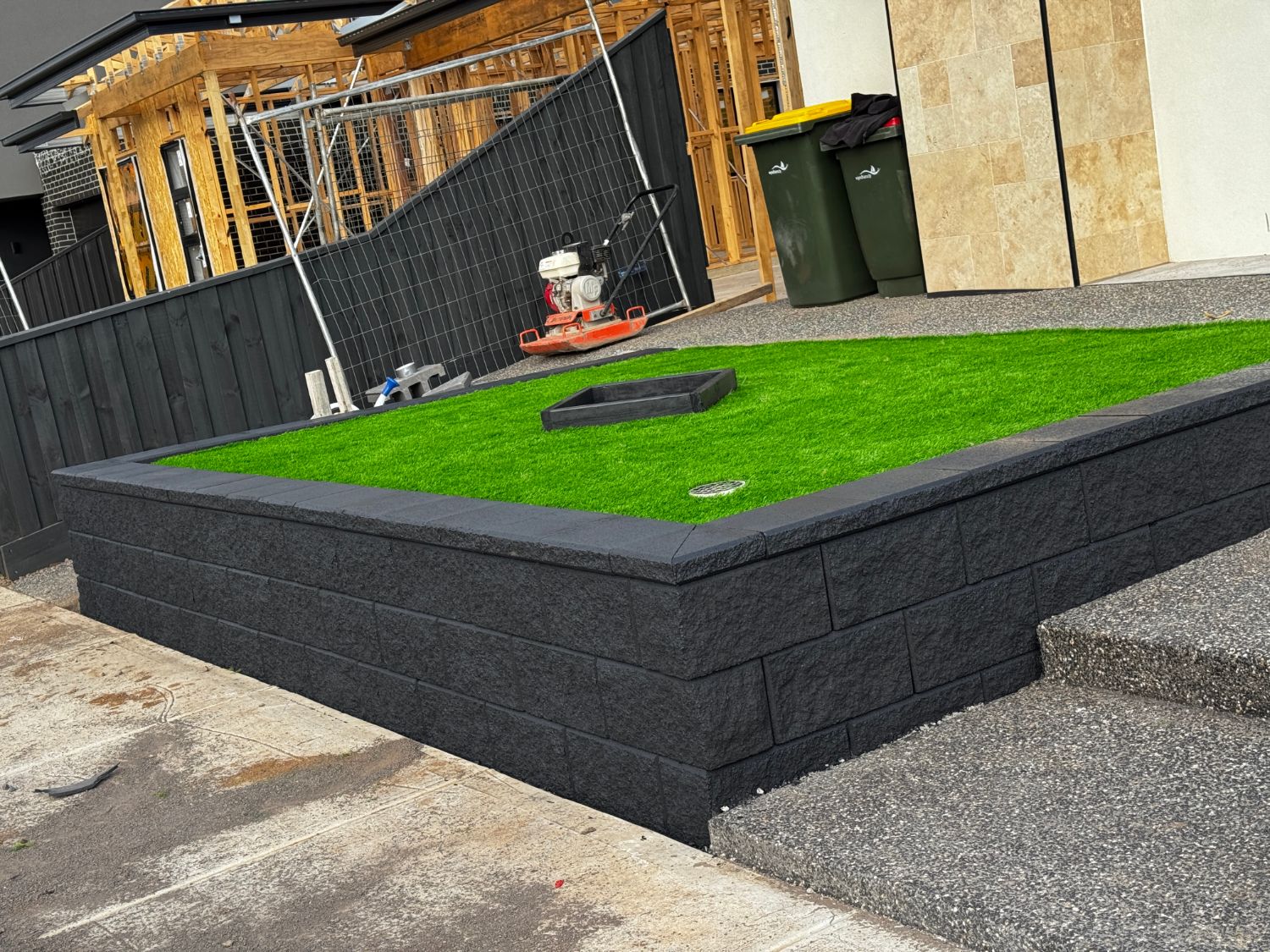 Retaining Wall Synthetic Turf Melbourne